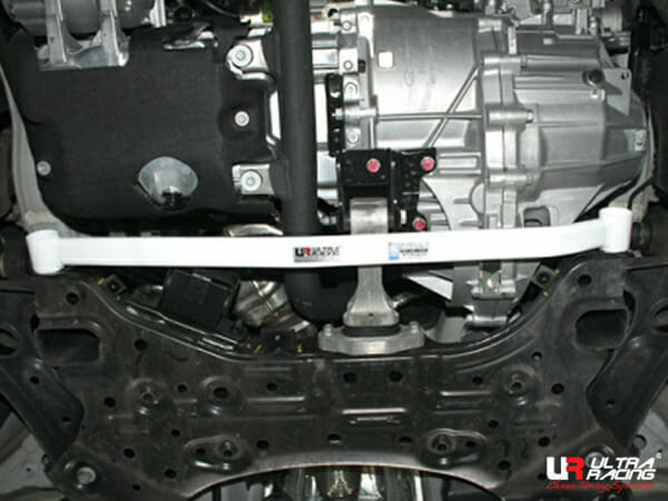 Ultra Racing 2-Point Front Lower Brace (URKR-LA2-3554)