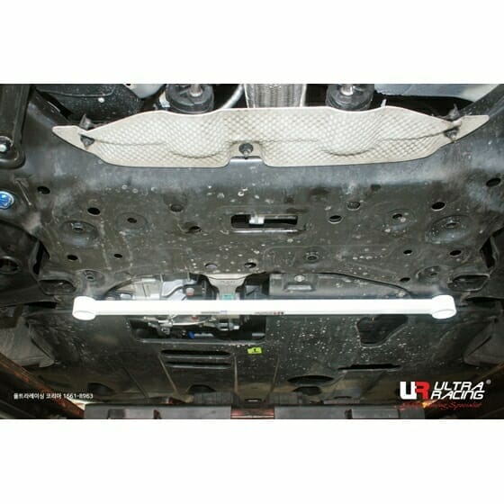 Ultra Racing 2-Point Front Lower Brace (URKR-LA2-4143)